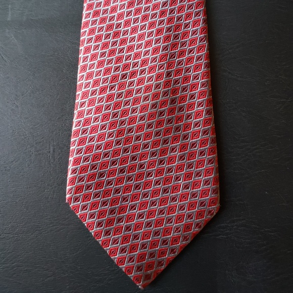 Geoffrey Beene Other - Geoffrey Beene 100% silk necktie, NEW